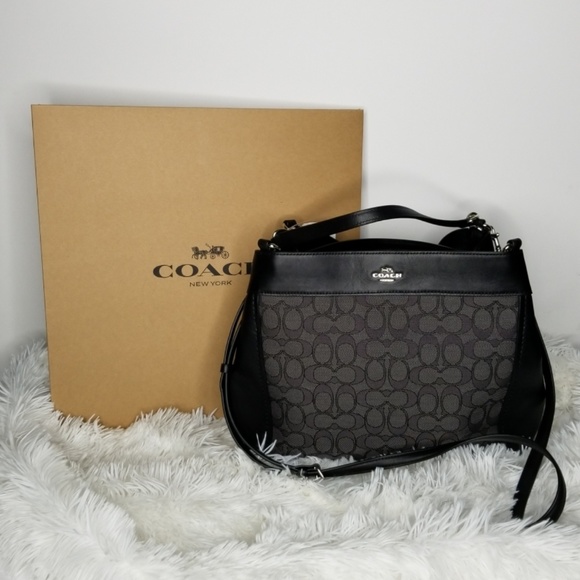 coach signature outline small lexy
